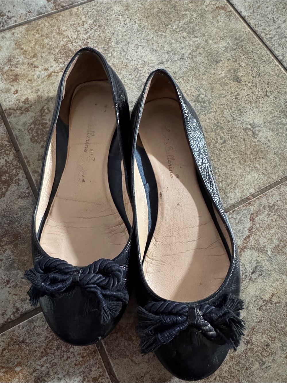 Vero Cuoio Navy Knot-Trim Ballet Flats